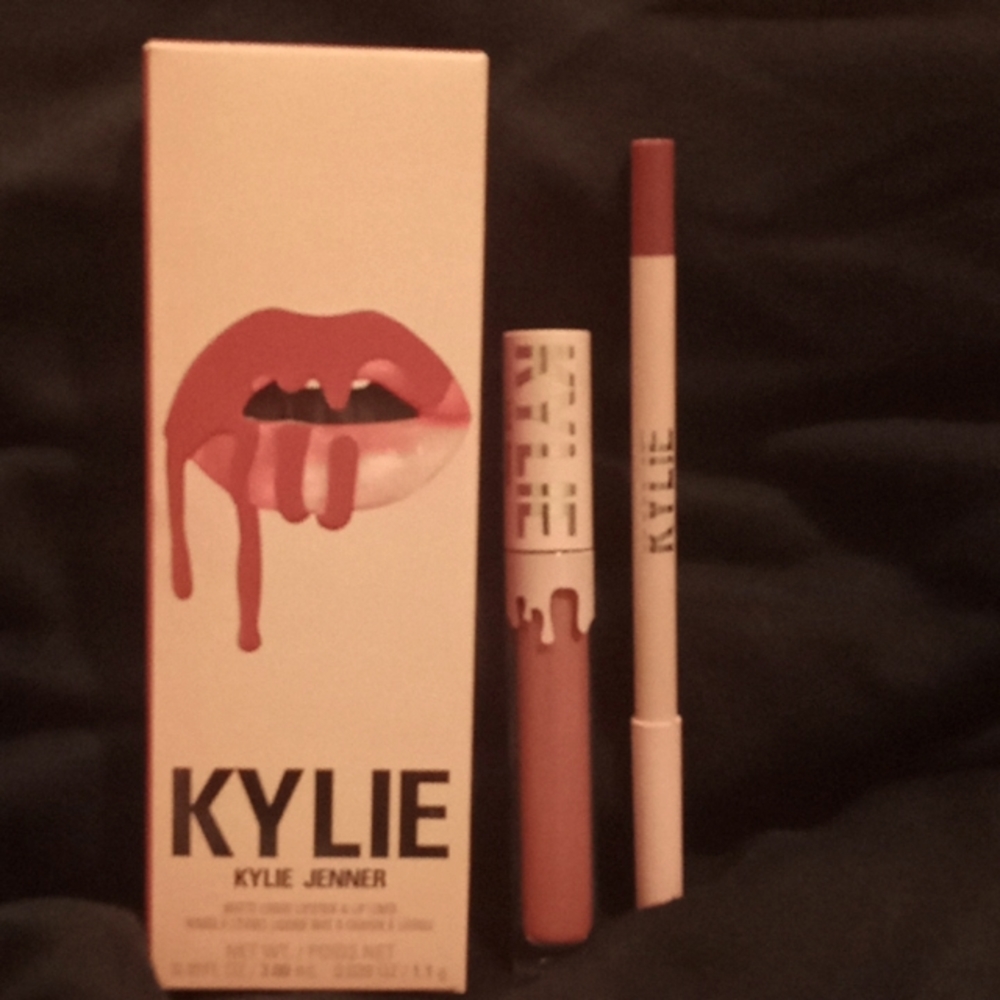 KYLIE MATTE LIQUID LIPSTICK/LIPLINER POSIE